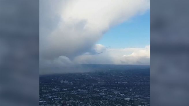 go to Schneesturm und Sonne: Wetterphänomen über London